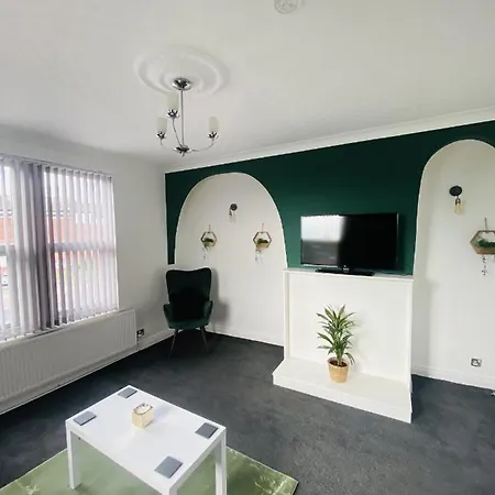 Hotel Stylish Outskirts Sleeps 8