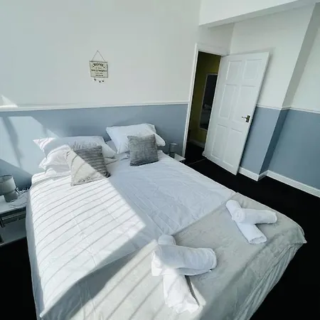 Hotel Stylish Outskirts Sleeps 8 3*
